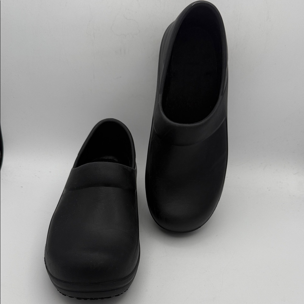 Women’s Crocs black Neria Pro II nursing work nonslip clogs mules shoes sz 8